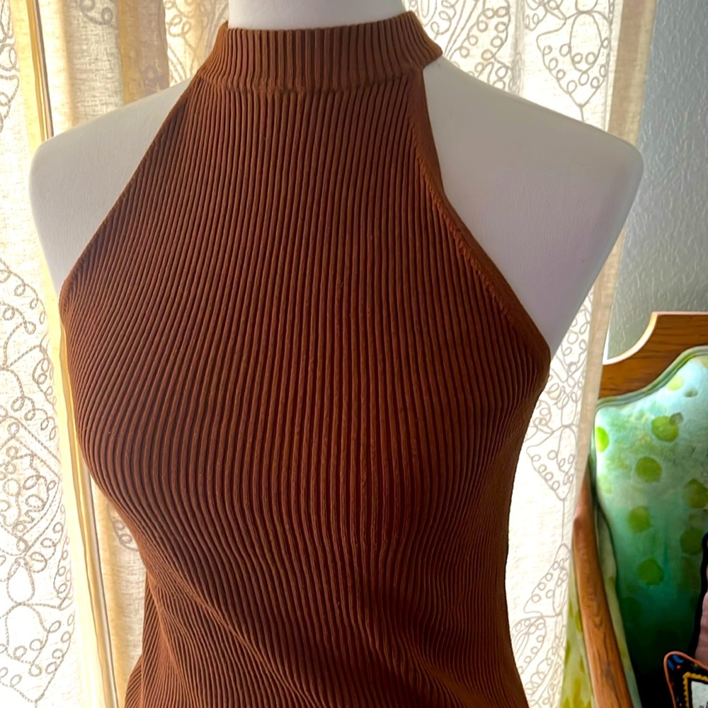 Ribbed halter top